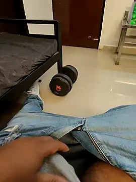 MrgigoloNCRRR9 live sex cam