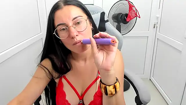 ChloeVibee live cam on StripChat