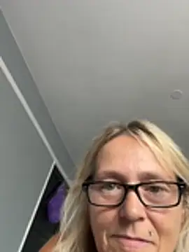 Blondnboujee53 webcam
