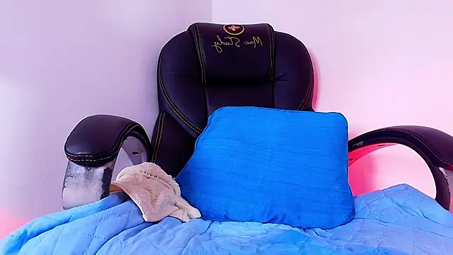 naomi_kyse webcam