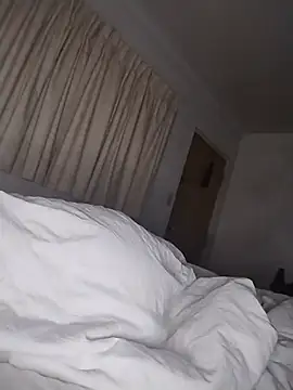 THEBEDroomdoOR webcam