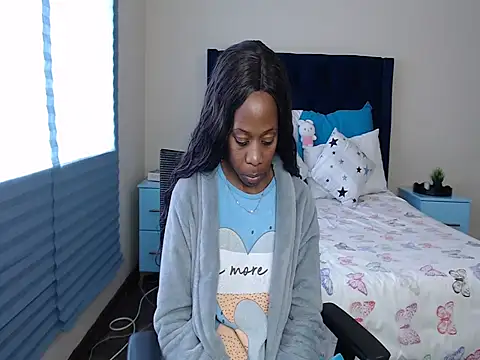 QUEENMANDYY webcam