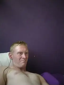 That1HungGinger webcam