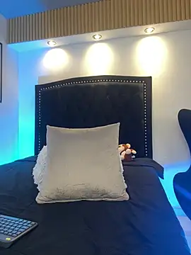 liamwildx20 (M twink) - two fingers in my ass