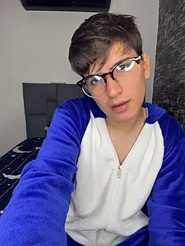 naim_theking (M twink) - Undress for 10 min