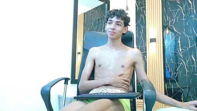 valerihot_1 (M twink) - Show Cum + Swallow Cum