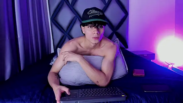 ithan_hott (M twink) - pre cum