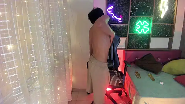 alex_it0_ (M twink) - Slap my ass to make it red