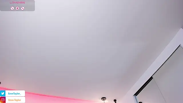Eevee_Taylor webcam
