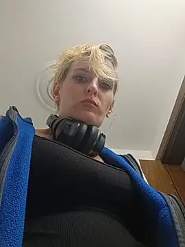 KITTYBOOBOOFUXX webcam