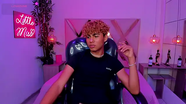 Anyelo_Twink webcam