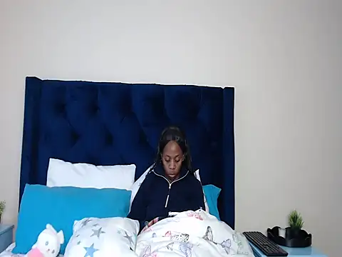 QUEENMANDYY webcam
