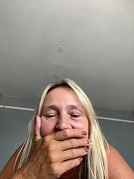 Blondnboujee53 webcam