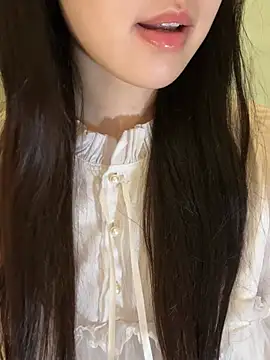 Uyennii02 Live Webcam on Stripchat