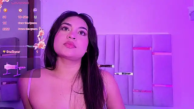 Mikaela-Banes webcam