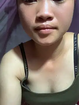 LilyLily68 webcam