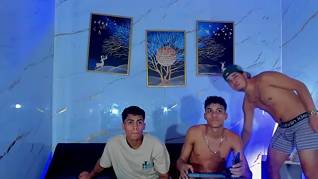 BOYS_IN_THE_EMPIRE webcam