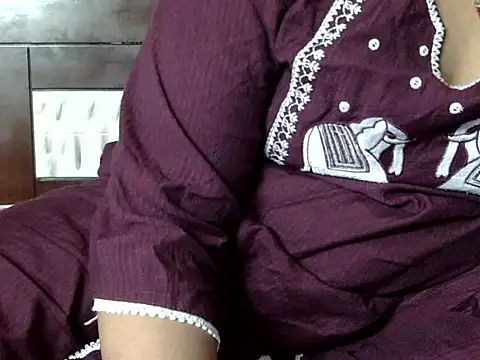 Sexy-radhika69 webcam