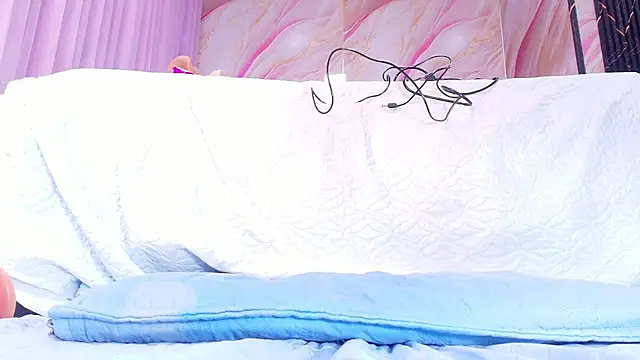 sofi_decker webcam