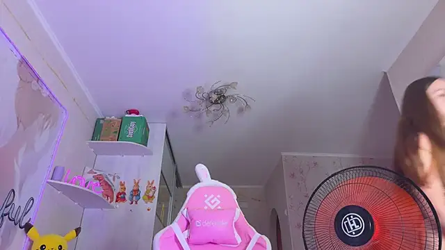 CheekySashaCharm webcam