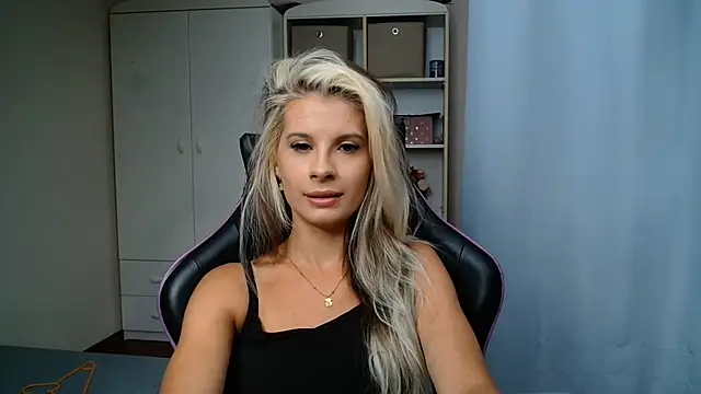 KristineGlow webcam