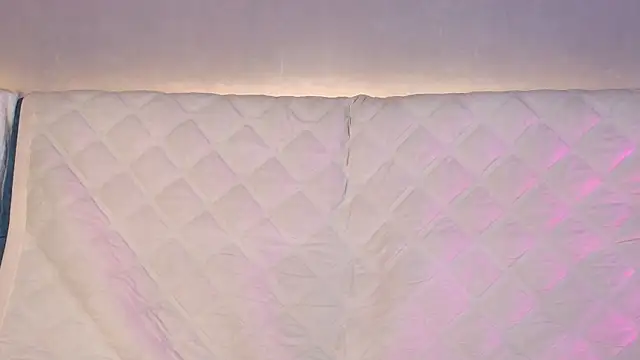 Ellijoys live cam on StripChat