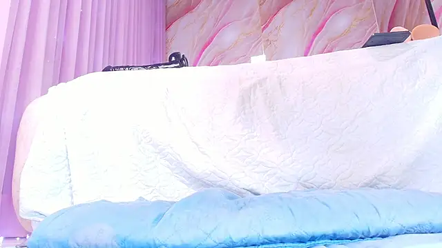sofi_decker webcam