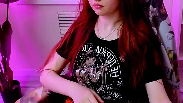 Live webcam thumbnail of CarolGiggly featuring #girls and #hd