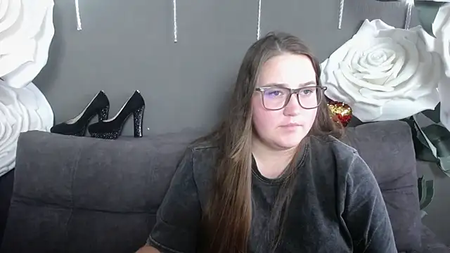 Live webcam thumbnail of XX_Daniella_XX featuring #girls and #hd