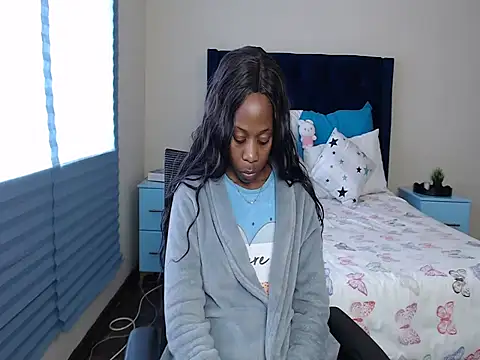 QUEENMANDYY webcam