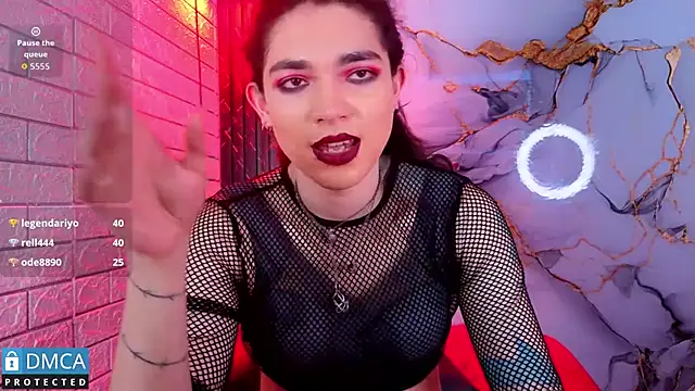 MaeveKuro webcam