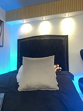 liamwildx20 (M twink) - two fingers in my ass