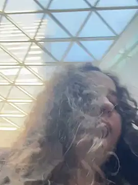 CurlyMaddie webcam