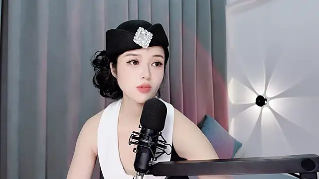 Momo-Wow webcam