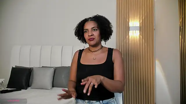 paradissela__ webcam