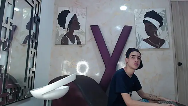 GOLDEN_BOSS live cam on StripChat