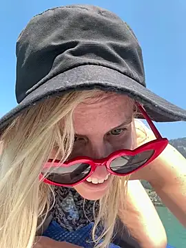 babe_station (F milf) - Equipment for outdoor content