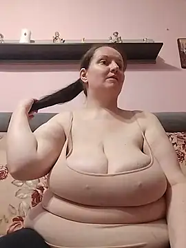 BustyLadyAlma webcam