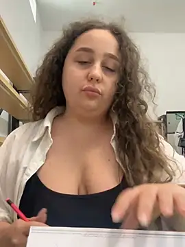 CurlyMaddie webcam