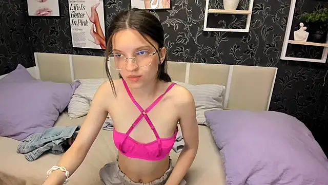 MelaniGrand webcam