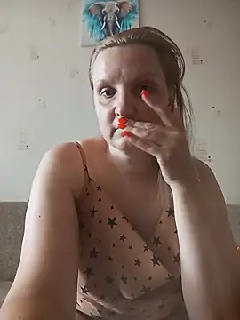 SusanGold9211 live cam on StripChat