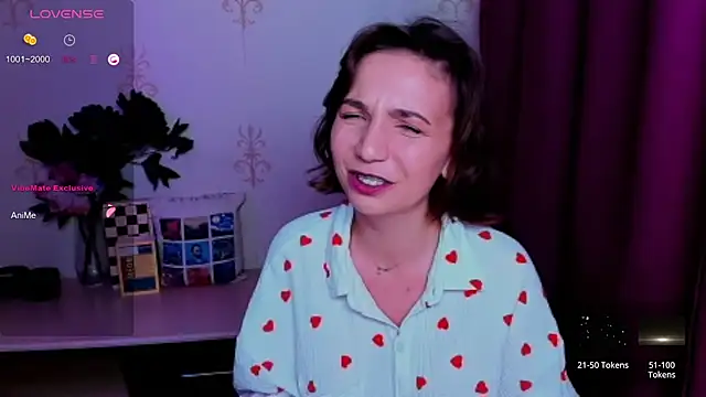 KindHazelHere_ webcam