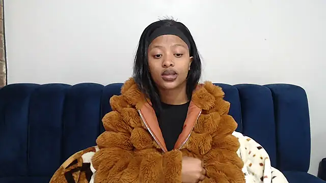 Youngling05 live cam on StripChat