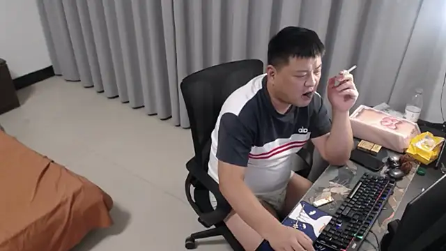 zhang1118 webcam