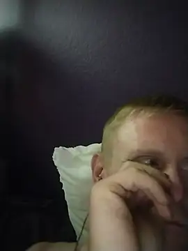 That1HungGinger webcam