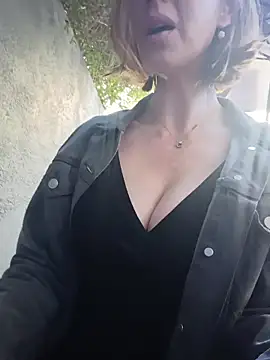 TopsyWilde webcam