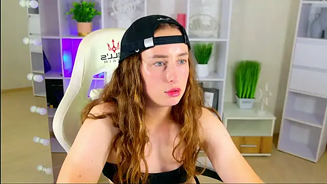 NadinnL live cam on StripChat