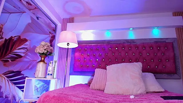 MylaDreams live cam