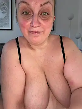 BBW_Nora