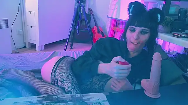 CeriseLapine live cam on StripChat